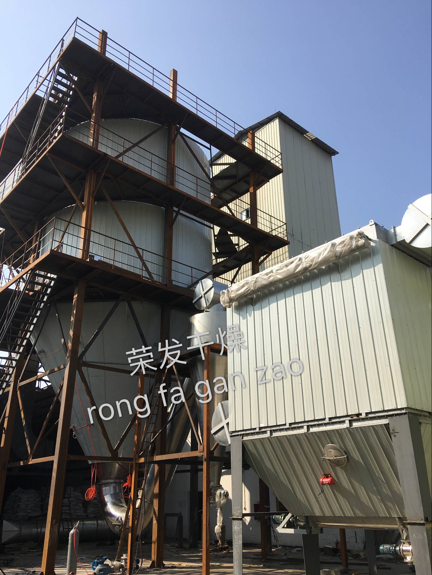 常州荣发干燥2500型离心式喷雾干燥机，制作完成现已投入生产，得到客户高度认可，产能提高30%。